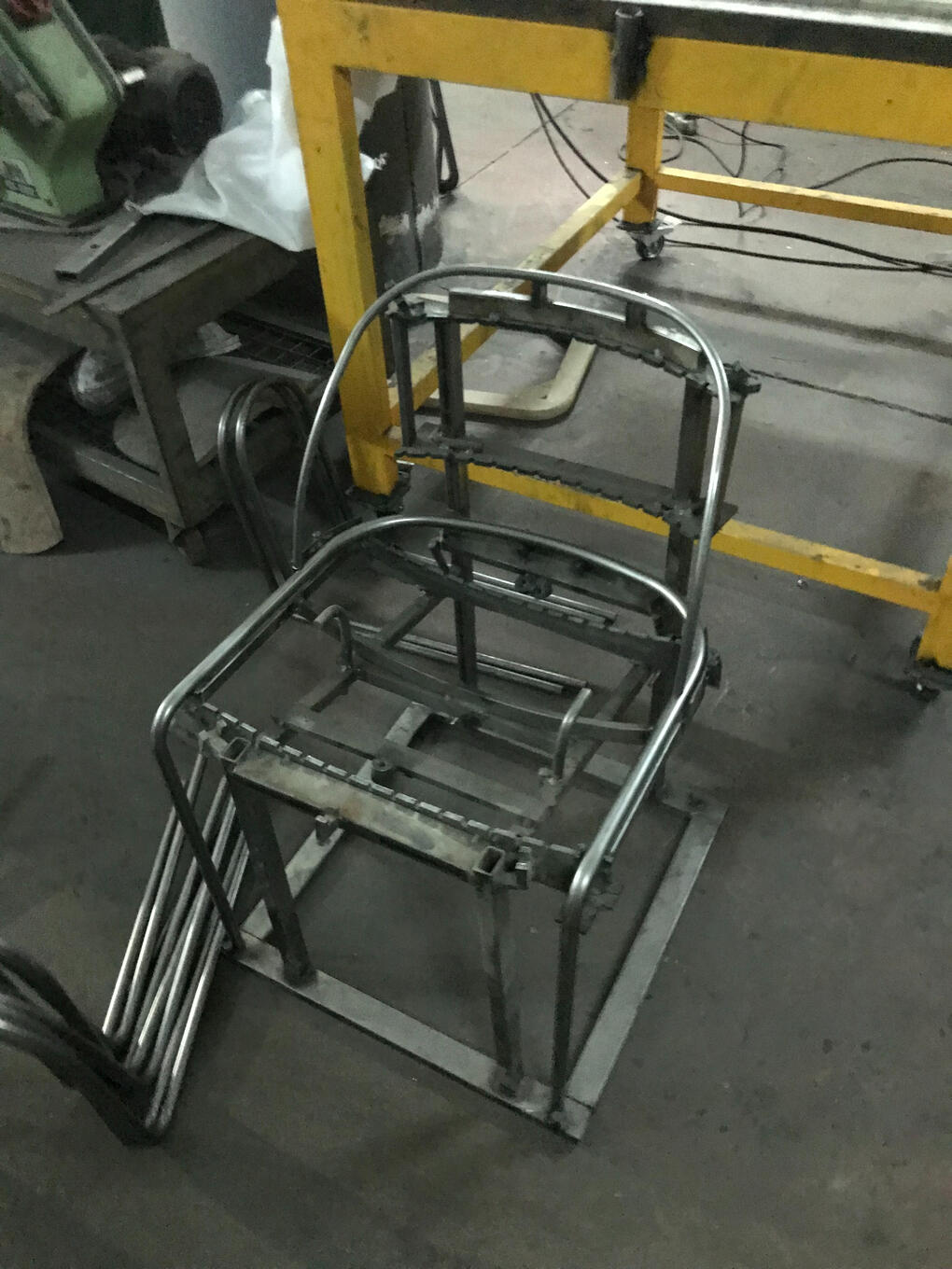 Jig design for steel wire chair